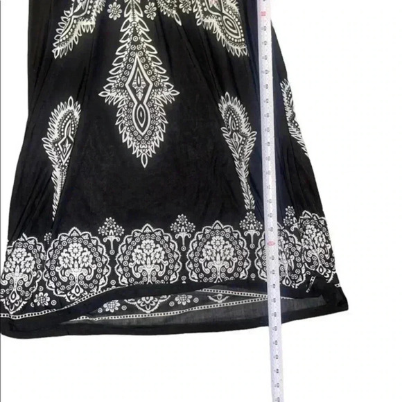 COPY - Beautiful V-Neck Floral Print, Black & White Maxi Dress - Picture 4 of 6